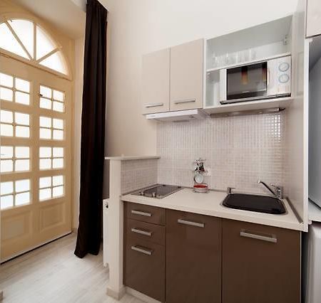 Manhattan Studio Budapest Bilik gambar